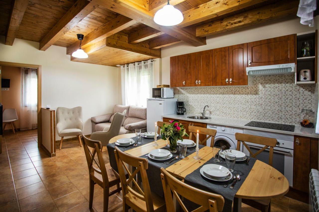 El Campo Mateo Apartamentos Onís Exteriör bild